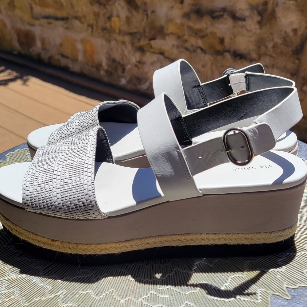 Via Spiga Womens Sandals 10, lightweight and comfortable,  white leather.